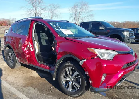 2018 Toyota Rav4 Xle z USA, uszkodzony, nr VIN 2T3RFREV4JW754708